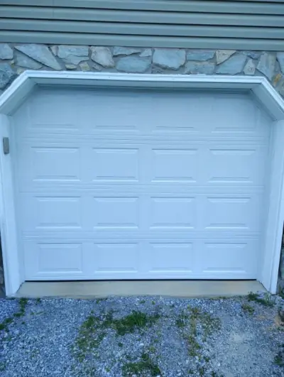 Choosing a Garage Door Style and Color That Fits the House